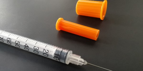 胰島素針頭真的不能重復(fù)用嗎？醫(yī)生：省這一點(diǎn)，可能賠更多